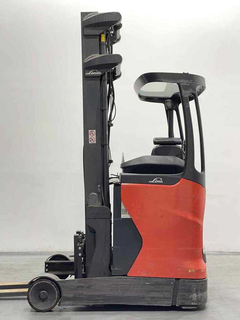 Used Forklift Linde R10B-01-1120 Bīdmasta iekrāvējs (Image 4) Used Forklift Linde R10B-01-1120 Bīdmasta iekrāvējs (Image 4)