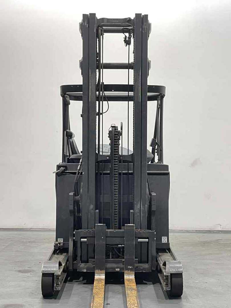 Used Forklift Linde R10B-01-1120 Bīdmasta iekrāvējs (Image 5) Used Forklift Linde R10B-01-1120 Bīdmasta iekrāvējs (Image 5)
