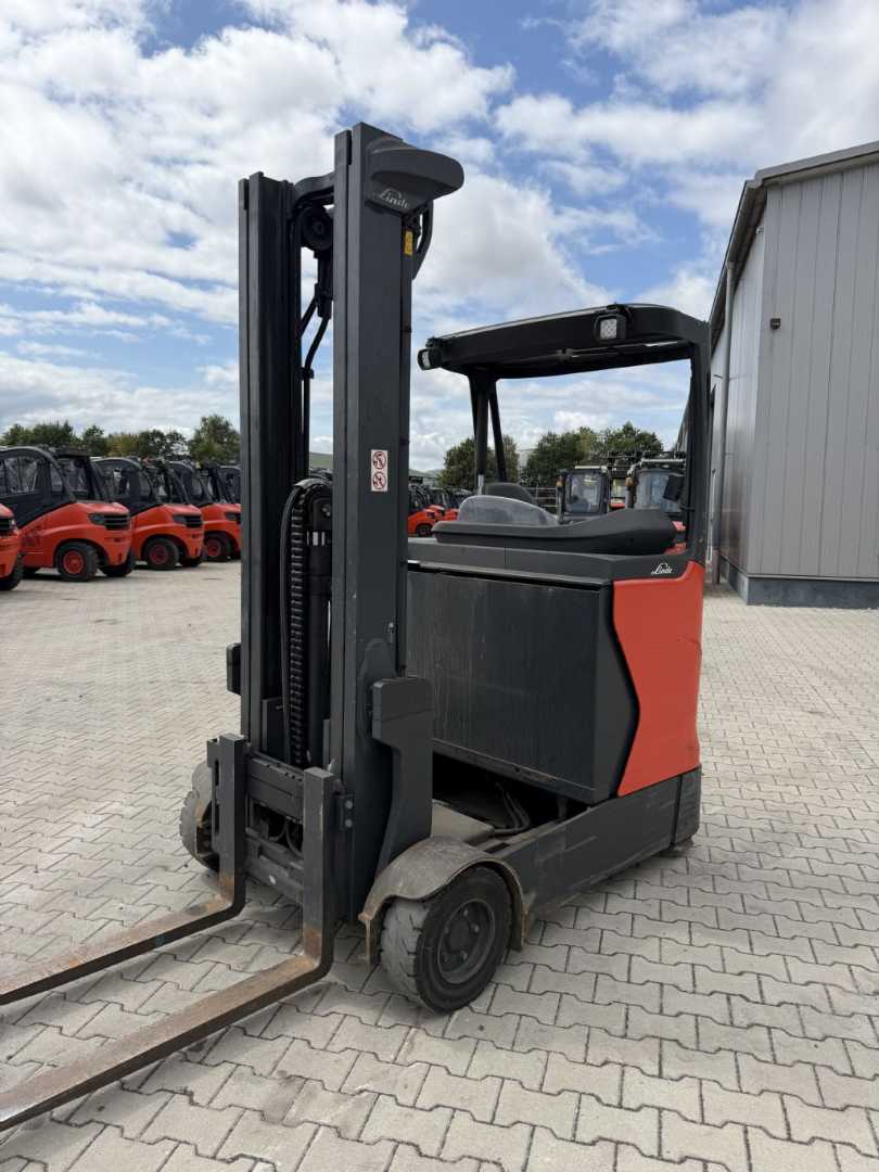 Used Forklift Linde R14G-01 Bīdmasta iekrāvējs (Image 1) Used Forklift Linde R14G-01 Bīdmasta iekrāvējs (Image 1)