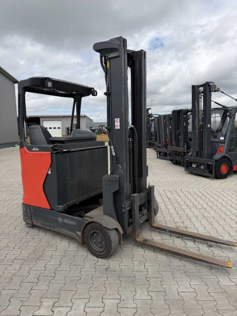 Used Forklift Linde R14G-01 Bīdmasta iekrāvējs (Image 3) Used Forklift Linde R14G-01 Bīdmasta iekrāvējs (Image 3)