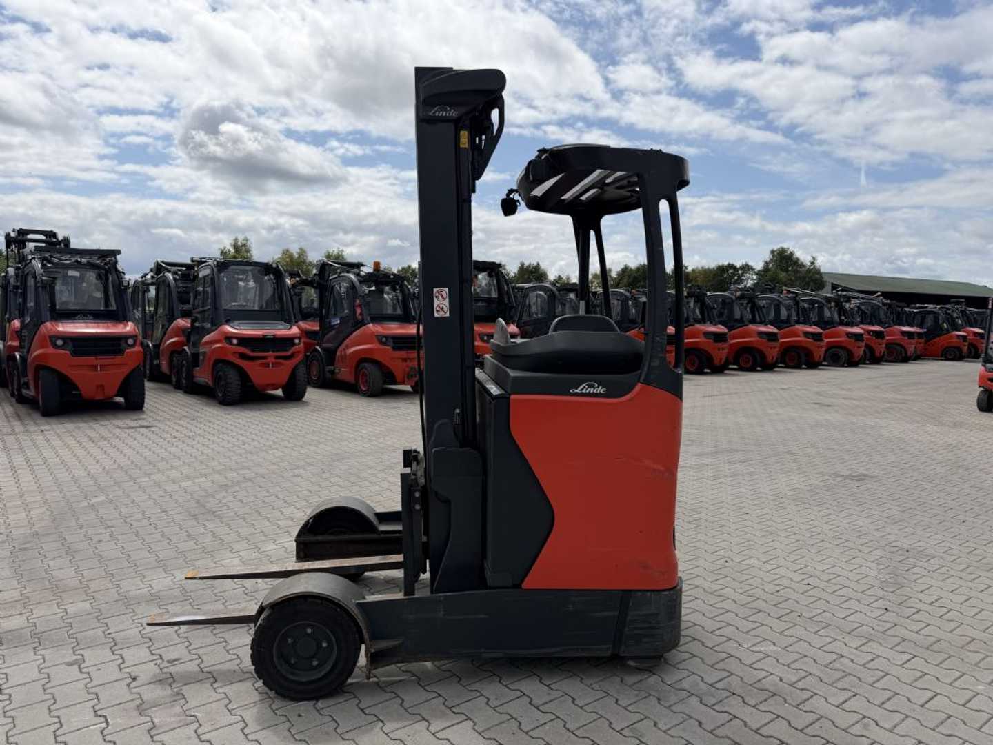 Used Forklift Linde R14G-01 Bīdmasta iekrāvējs (Image 7) Used Forklift Linde R14G-01 Bīdmasta iekrāvējs (Image 7)