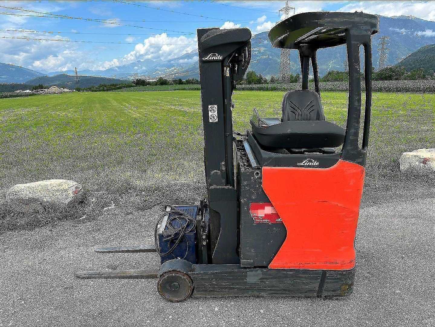 Used Forklift Linde R12B-01 - 446DZ Bīdmasta iekrāvējs (Image 2) Used Forklift Linde R12B-01 - 446DZ Bīdmasta iekrāvējs (Image 2)