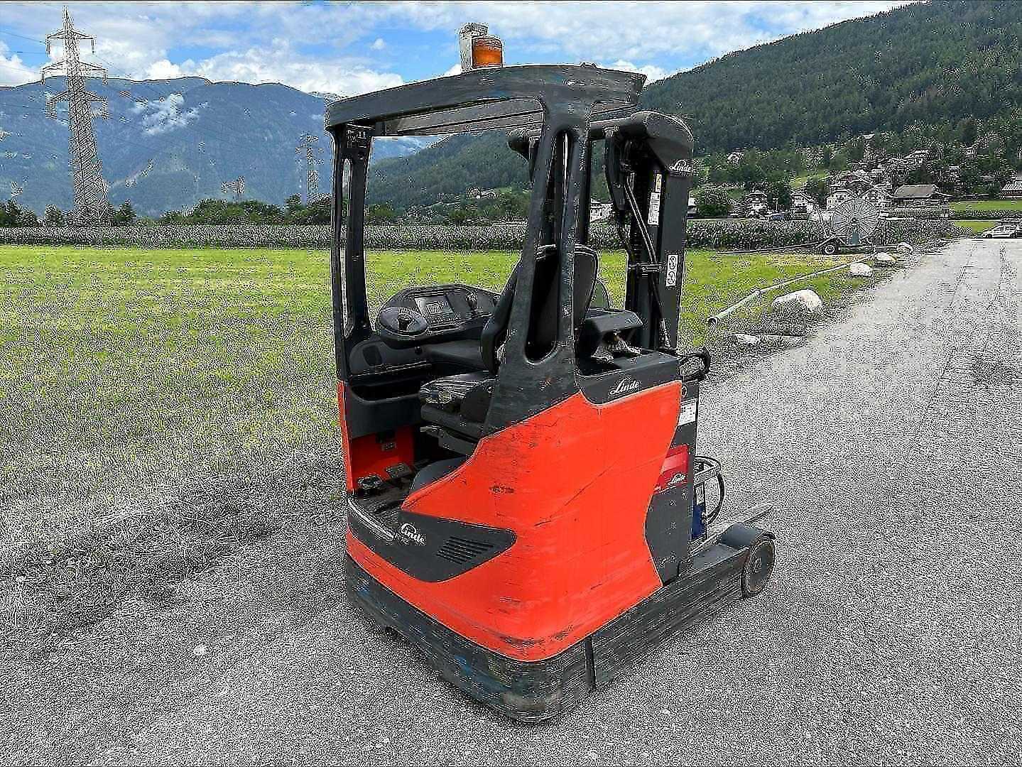 Used Forklift Linde R12B-01 - 446DZ Bīdmasta iekrāvējs (Image 4) Used Forklift Linde R12B-01 - 446DZ Bīdmasta iekrāvējs (Image 4)