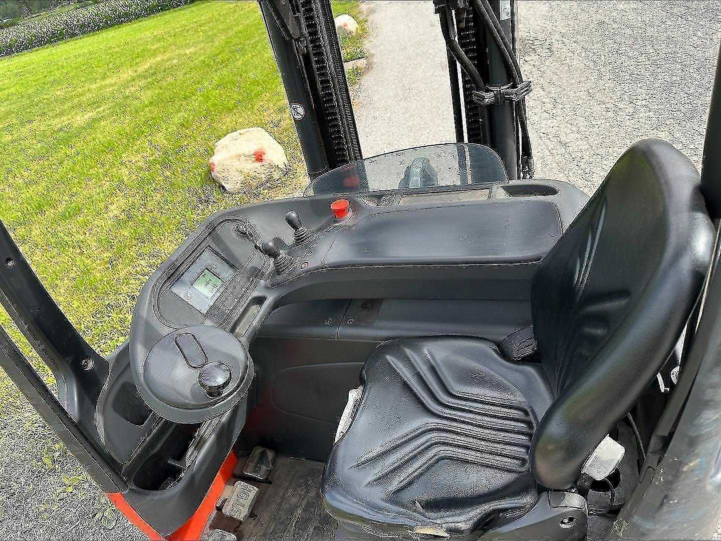 Used Forklift Linde R12B-01 - 446DZ Bīdmasta iekrāvējs (Image 7) Used Forklift Linde R12B-01 - 446DZ Bīdmasta iekrāvējs (Image 7)
