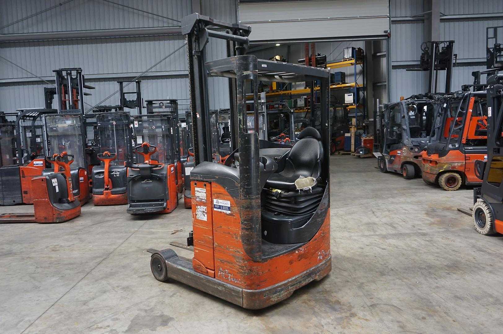 Used Forklift Linde R 12C - Nur 4.341 Stunden Bīdmasta iekrāvējs (Image 4) Used Forklift Linde R 12C - Nur 4.341 Stunden Bīdmasta iekrāvējs (Image 4)