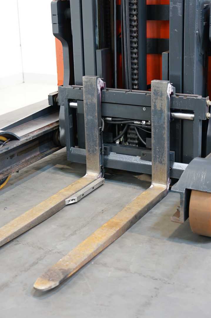 Used Forklift Linde R 10 B 1120-00 Bīdmasta iekrāvējs (Image 4) Used Forklift Linde R 10 B 1120-00 Bīdmasta iekrāvējs (Image 4)