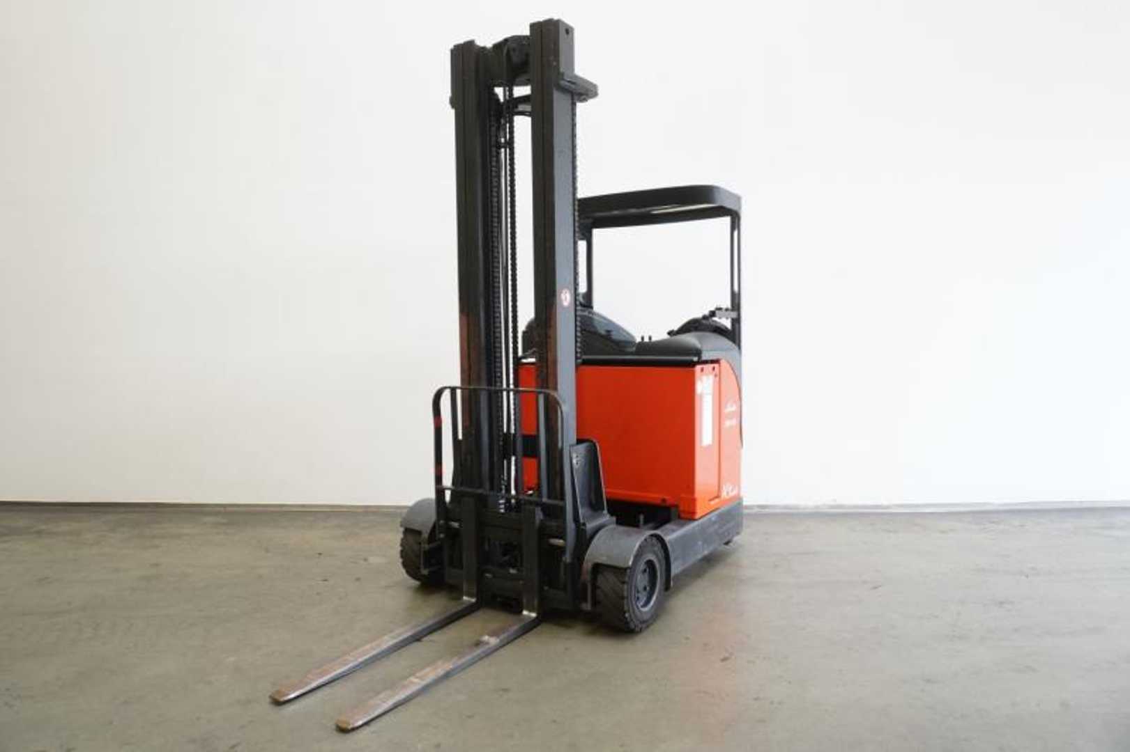 Used Forklift Linde R 14 G 115-12 Bīdmasta iekrāvējs (Image 2) Used Forklift Linde R 14 G 115-12 Bīdmasta iekrāvējs (Image 2)