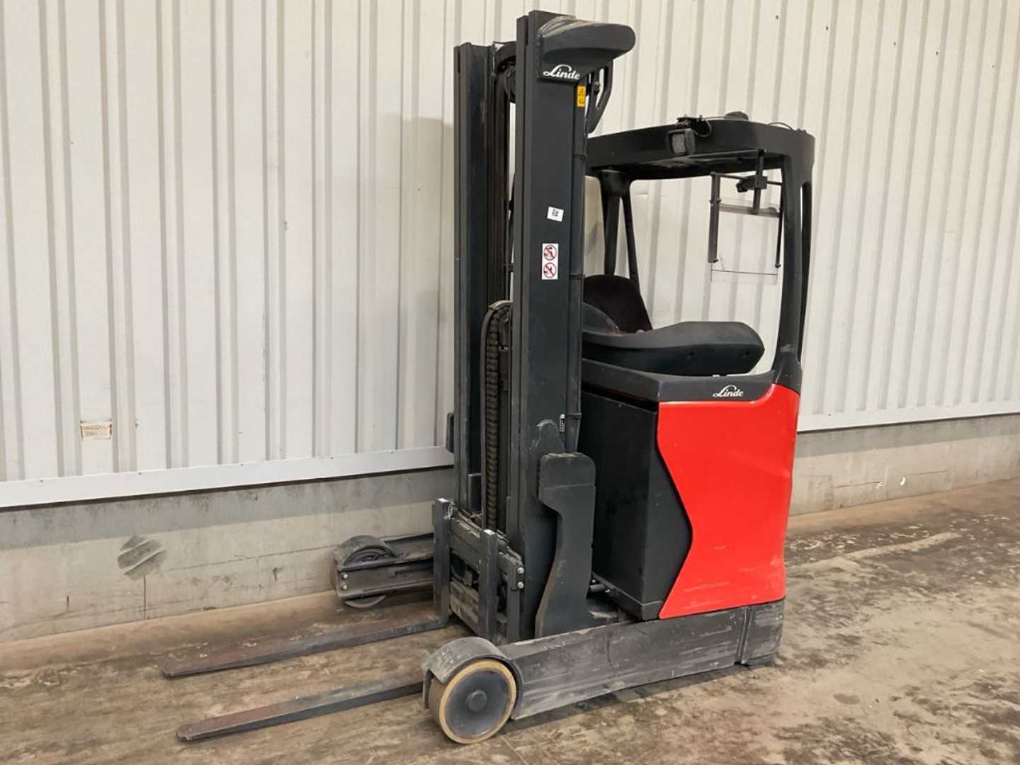 Used Forklift Linde R10B-01 BR1120 Bīdmasta iekrāvējs (Image 2) Used Forklift Linde R10B-01 BR1120 Bīdmasta iekrāvējs (Image 2)