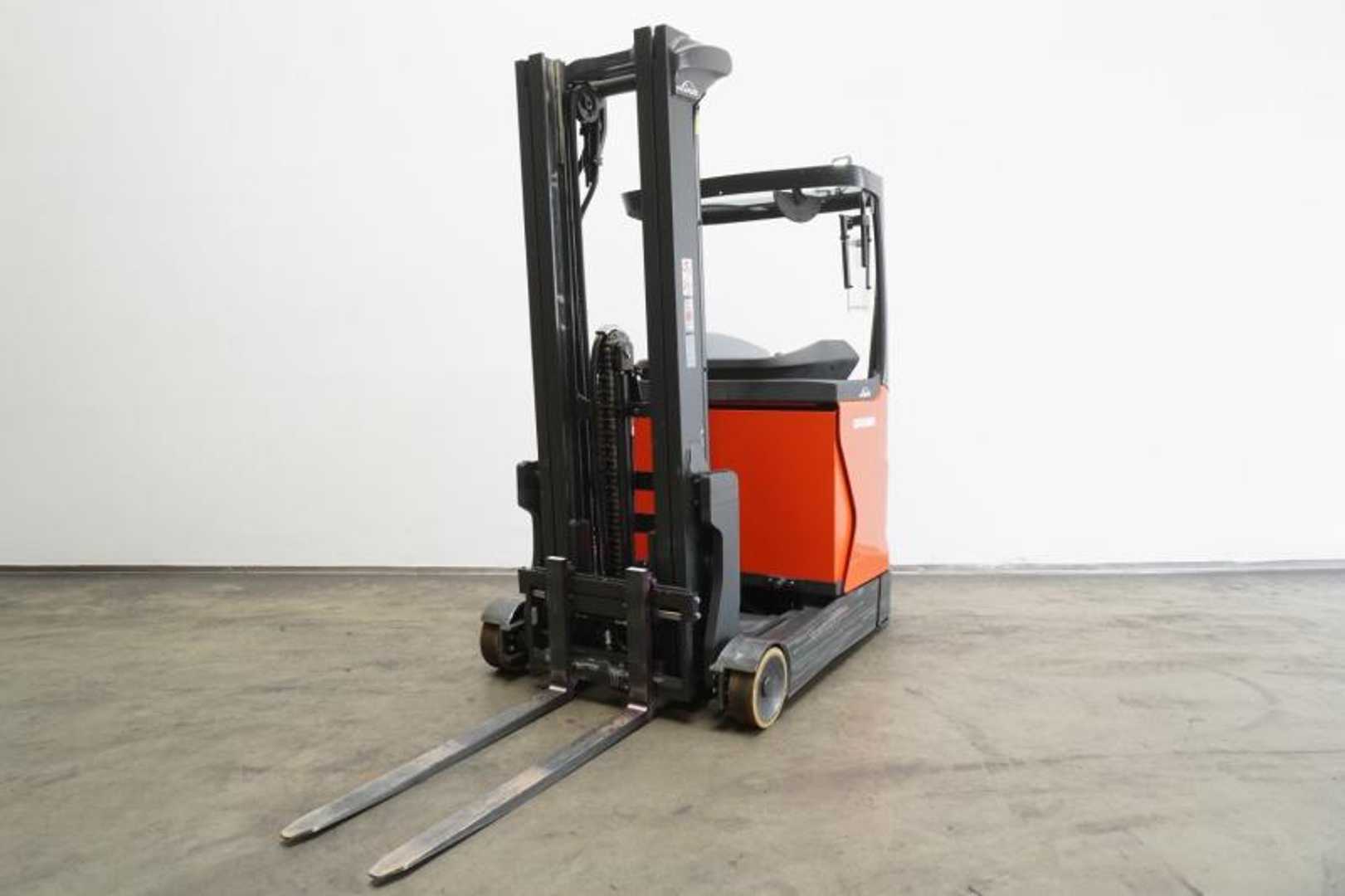 Used Forklift Linde R 12 B 1120 Bīdmasta iekrāvējs (Image 2) Used Forklift Linde R 12 B 1120 Bīdmasta iekrāvējs (Image 2)