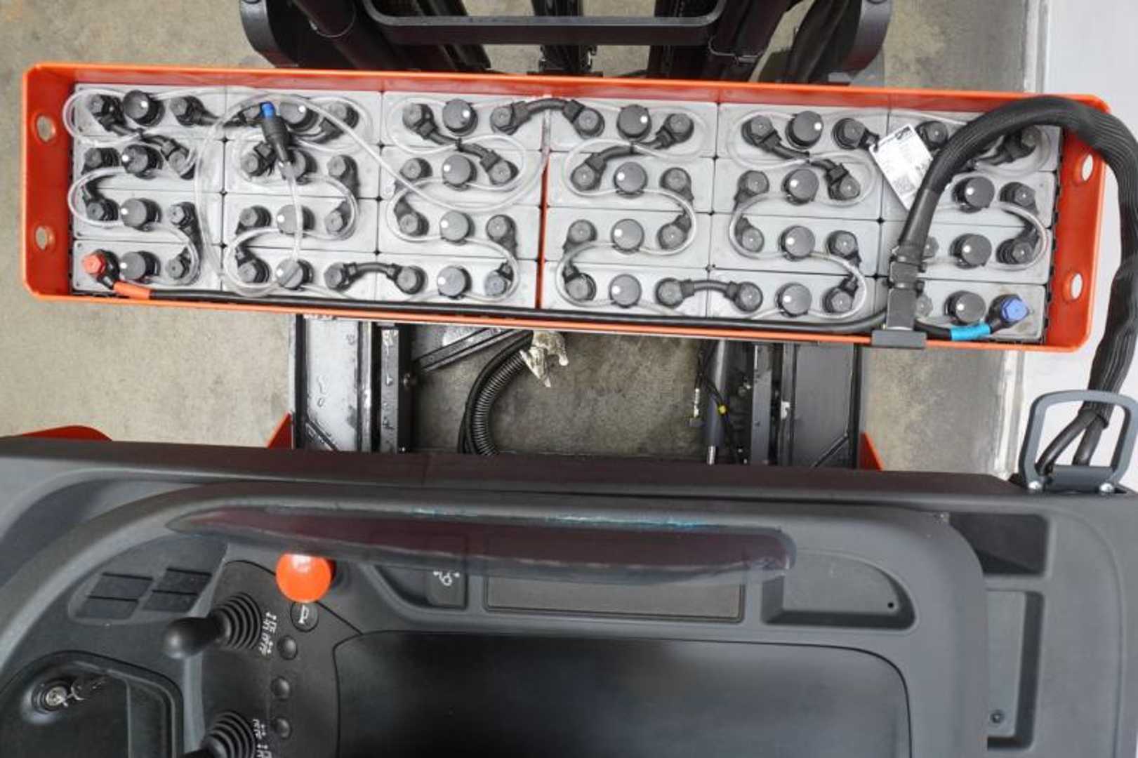 Used Forklift Linde R 12 B 1120 Bīdmasta iekrāvējs (Image 5) Used Forklift Linde R 12 B 1120 Bīdmasta iekrāvējs (Image 5)