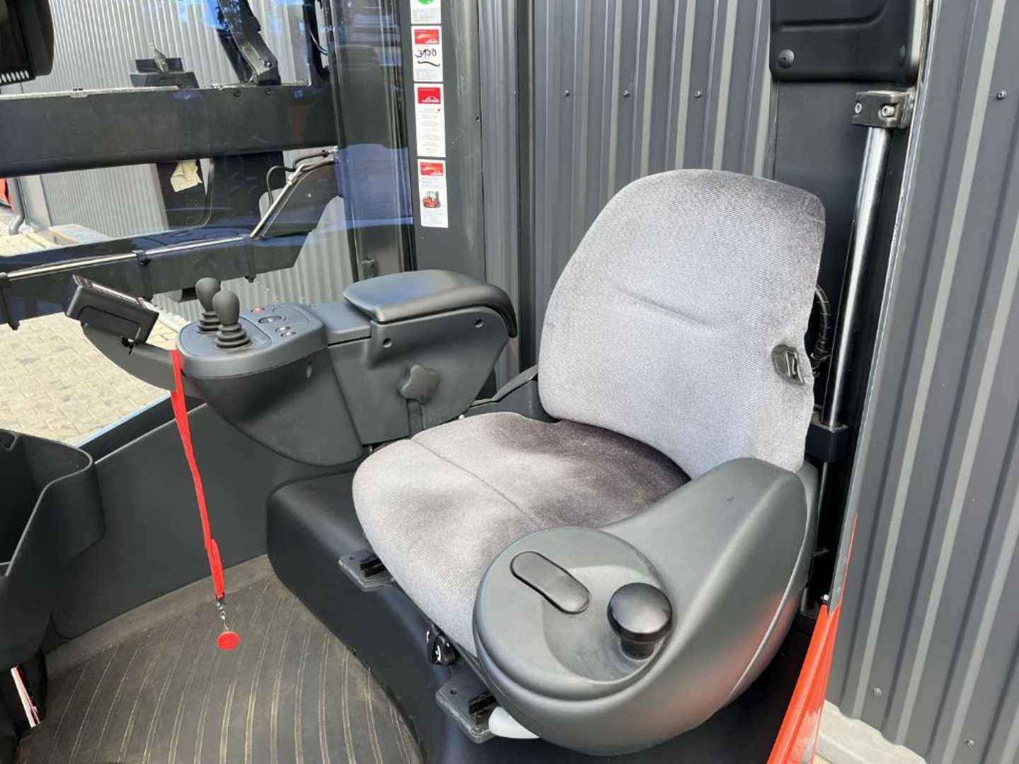 Used Forklift Linde R17X Bīdmasta iekrāvējs (Image 9)