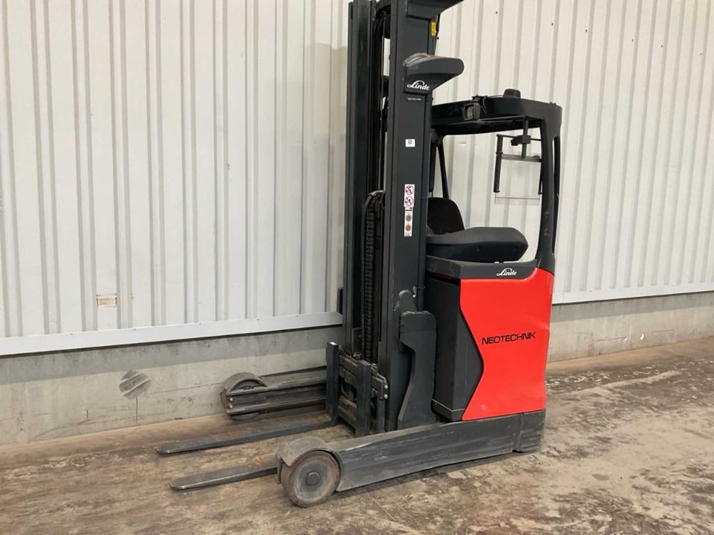 Used Forklift Linde R16B-01 BR1120 Bīdmasta iekrāvējs (Image 2) Used Forklift Linde R16B-01 BR1120 Bīdmasta iekrāvējs (Image 2)