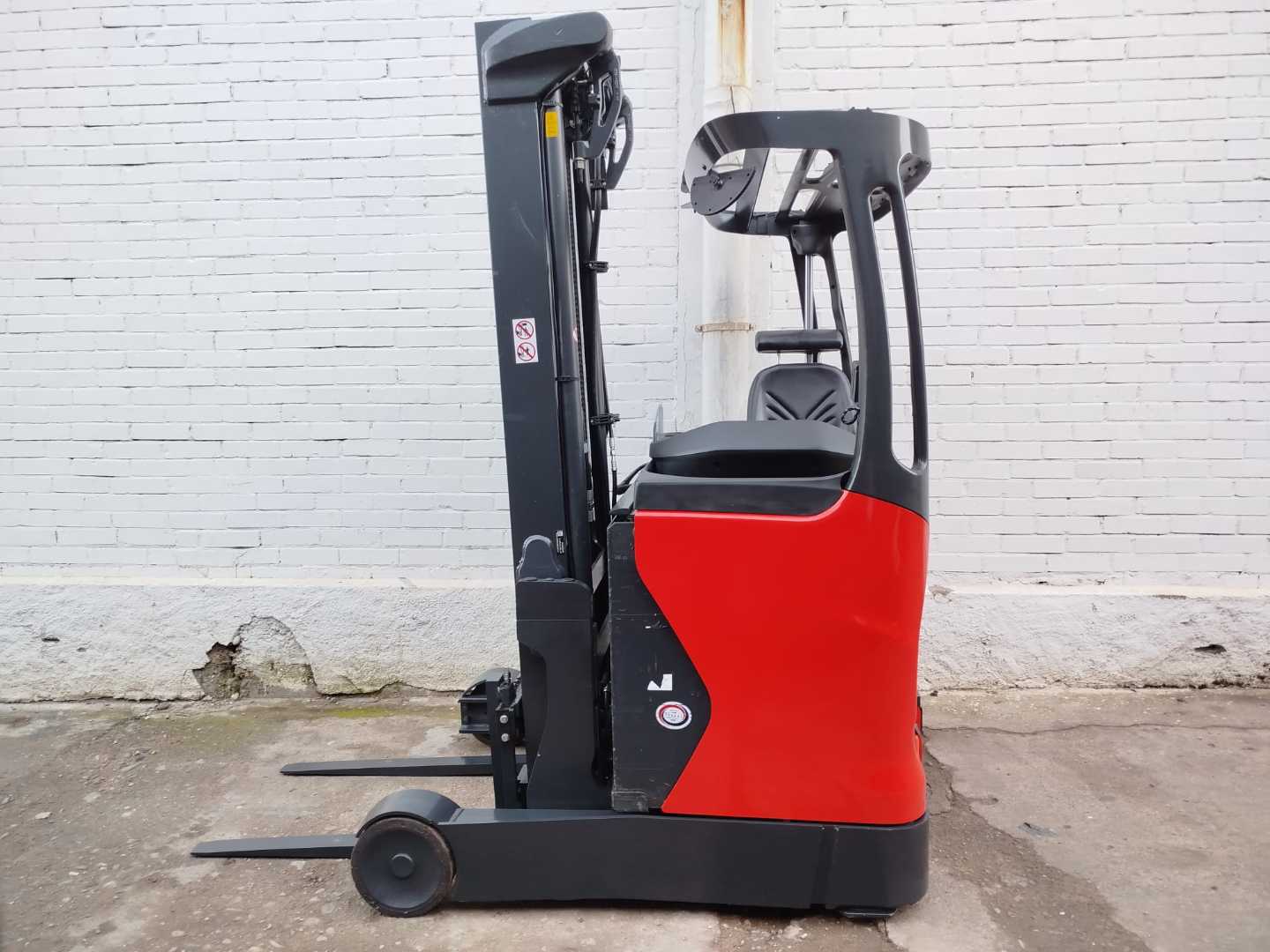 Used Forklift Linde R12B Bīdmasta iekrāvējs (Image 2) Used Forklift Linde R12B Bīdmasta iekrāvējs (Image 2)