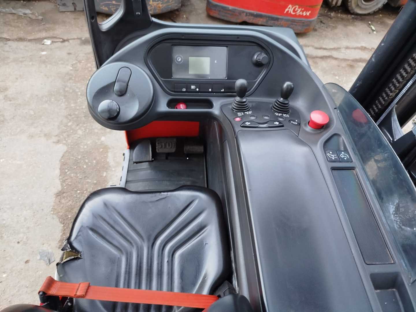 Used Forklift Linde R12B Bīdmasta iekrāvējs (Image 5) Used Forklift Linde R12B Bīdmasta iekrāvējs (Image 5)
