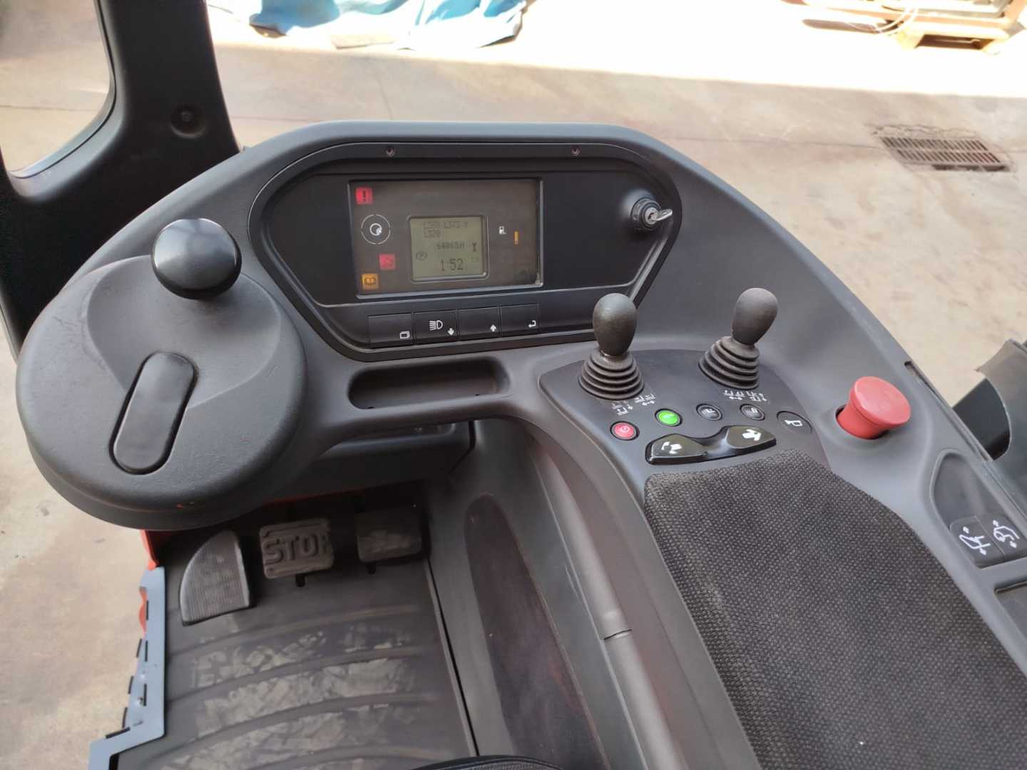 Used Forklift Linde R16HD Bīdmasta iekrāvējs (Image 6) Used Forklift Linde R16HD Bīdmasta iekrāvējs (Image 6)