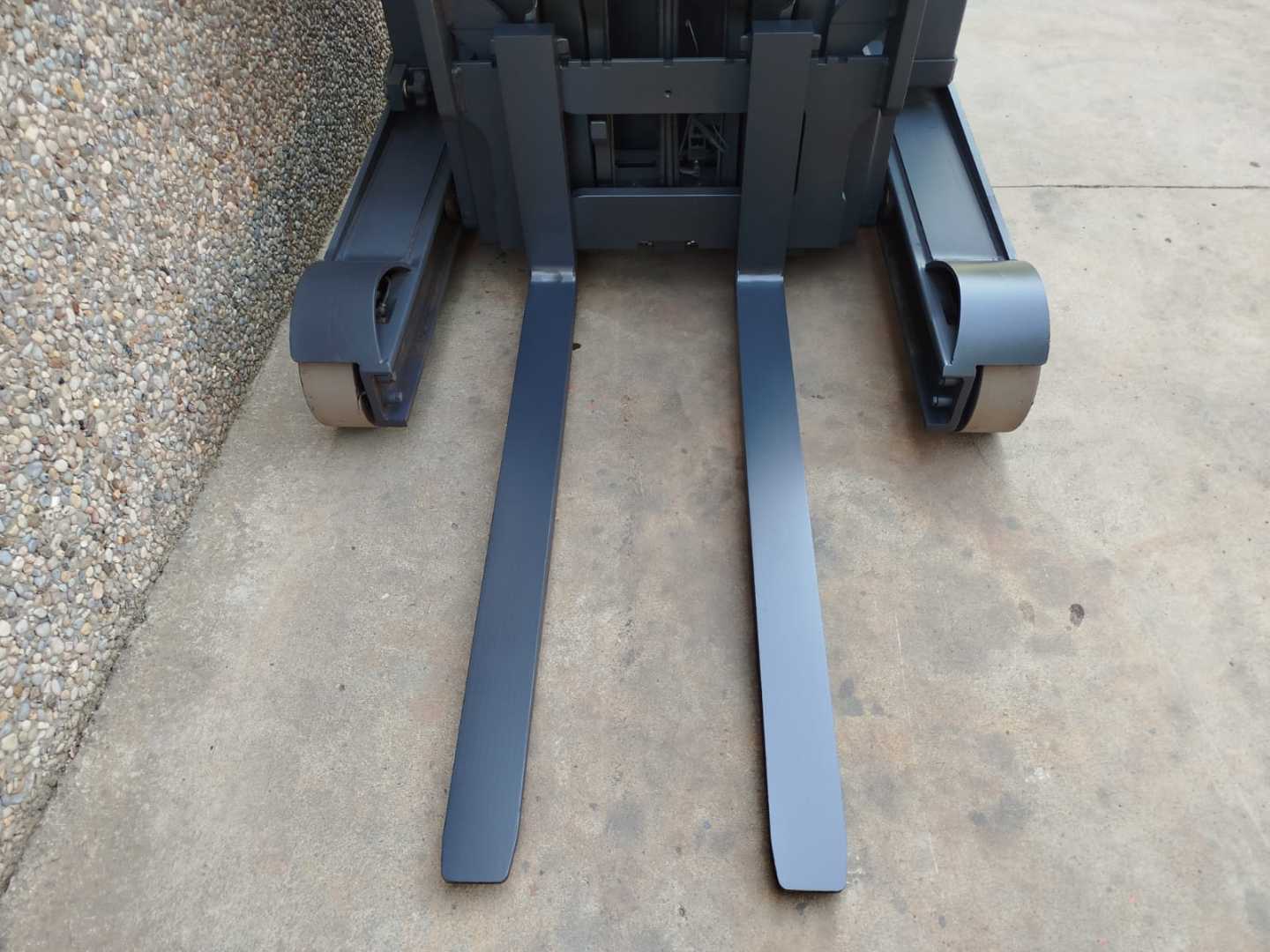 Used Forklift Linde R16HD Bīdmasta iekrāvējs (Image 7) Used Forklift Linde R16HD Bīdmasta iekrāvējs (Image 7)
