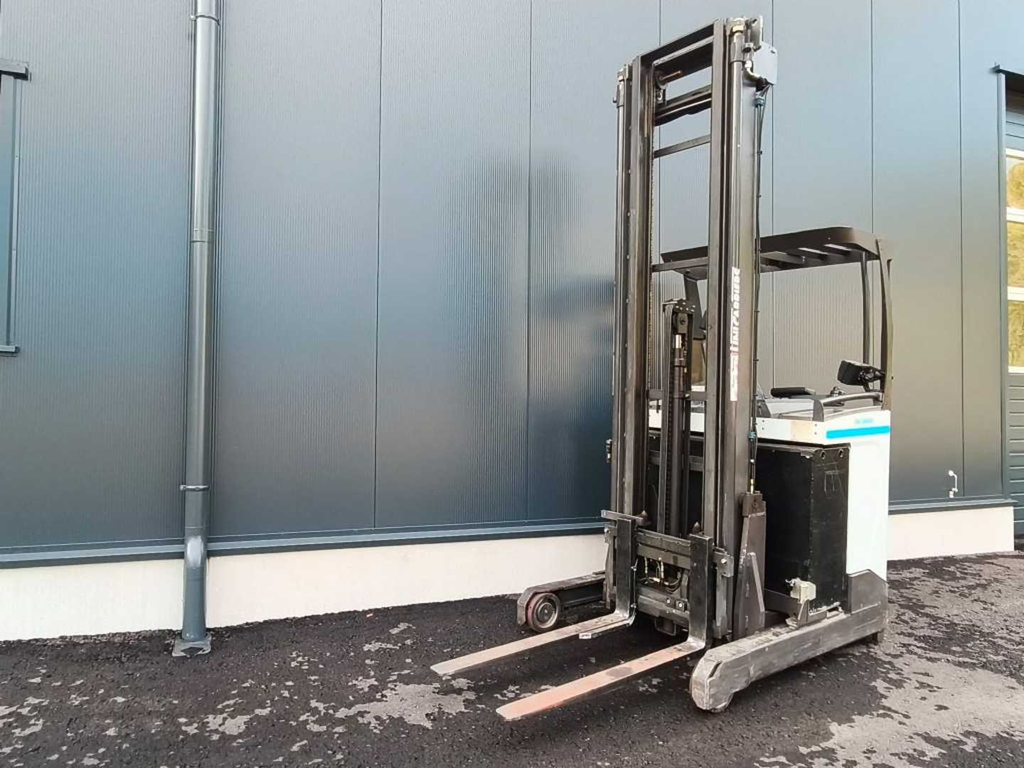 Used Forklift UniCarriers UMS160 Bīdmasta iekrāvējs (Image 2) Used Forklift UniCarriers UMS160 Bīdmasta iekrāvējs (Image 2)