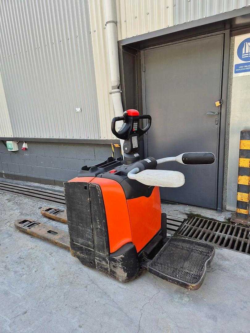Used Forklift BT LPE 200 Gājēju krautņotāja vadītāja stāvplatforma (vai līdzbraucēja platforma) (Image 1) Used Forklift BT LPE 200 Gājēju krautņotāja vadītāja stāvplatforma (vai līdzbraucēja platforma) (Image 1)