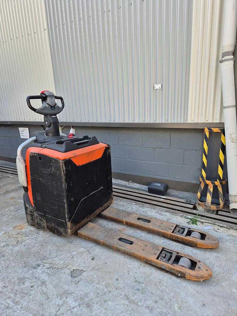 Used Forklift BT LPE 200 Gājēju krautņotāja vadītāja stāvplatforma (vai līdzbraucēja platforma) (Image 2) Used Forklift BT LPE 200 Gājēju krautņotāja vadītāja stāvplatforma (vai līdzbraucēja platforma) (Image 2)
