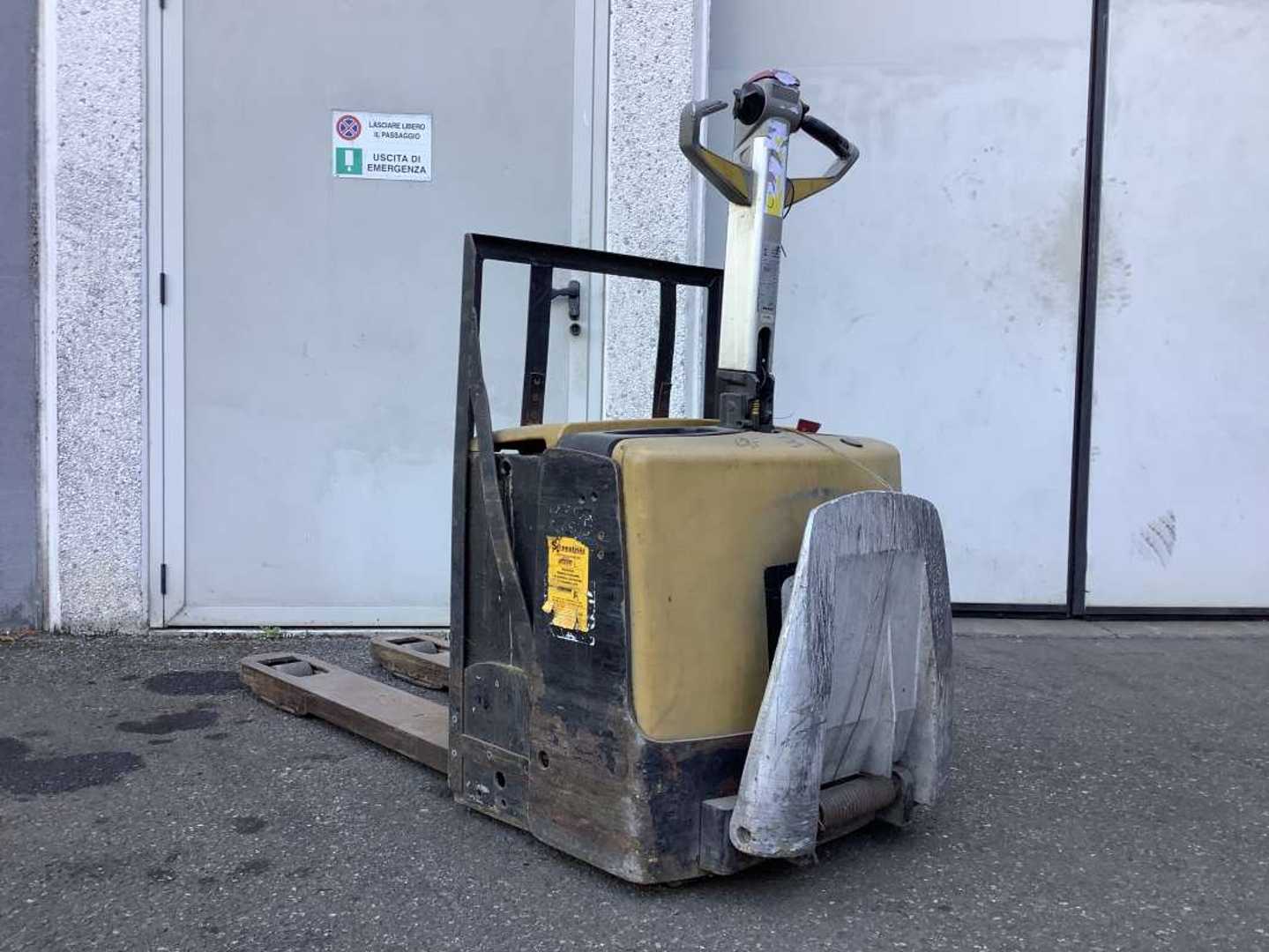 Used Forklift Caterpillar NPP20MR Gājēju krautņotāja vadītāja stāvplatforma (vai līdzbraucēja platforma) (Image 1) Used Forklift Caterpillar NPP20MR Gājēju krautņotāja vadītāja stāvplatforma (vai līdzbraucēja platforma) (Image 1)