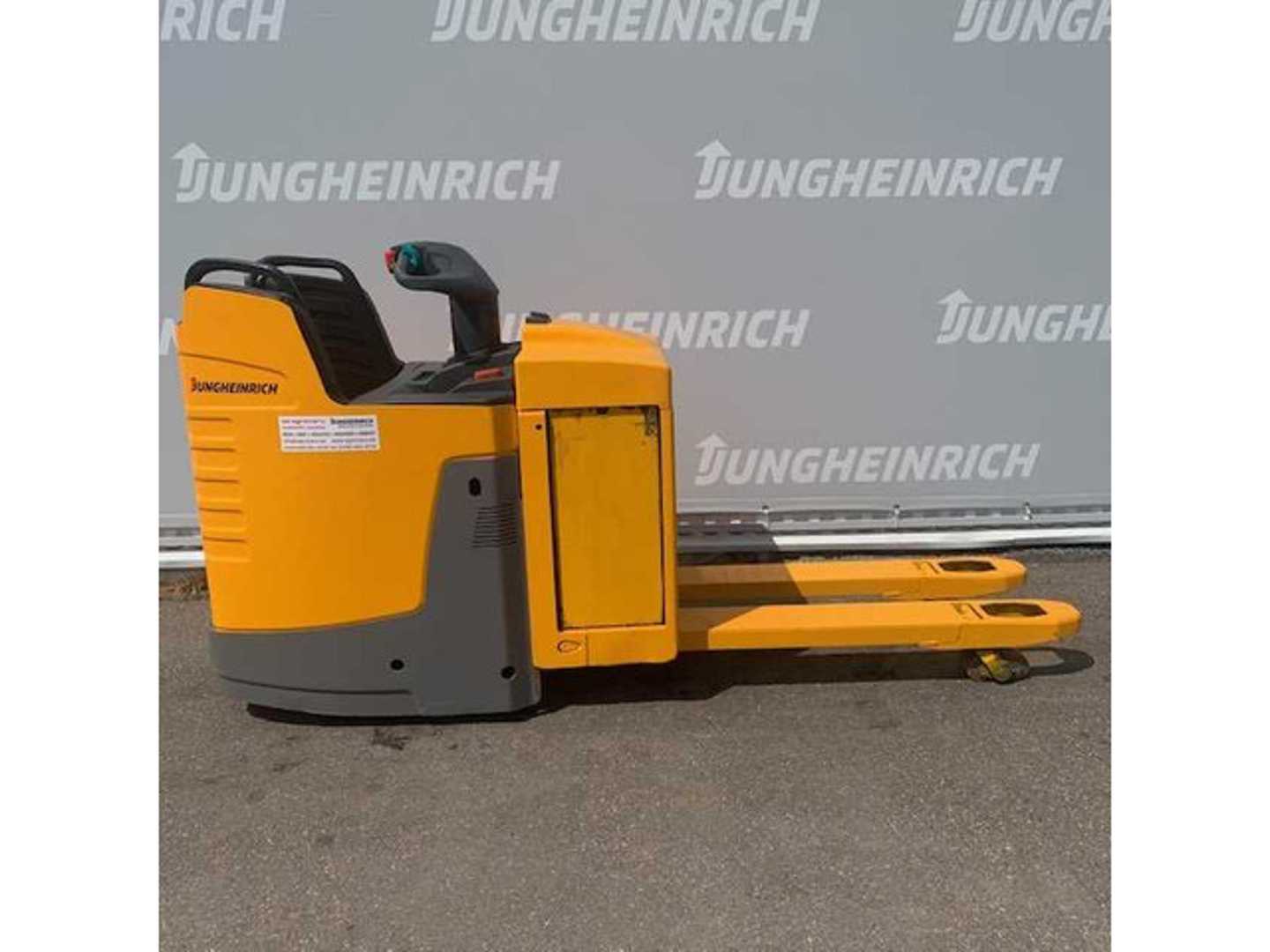 Used Forklift Jungheinrich ERE 225 Comfort Gājēju krautņotāja vadītāja stāvplatforma (vai līdzbraucēja platforma) (Image 6) Used Forklift Jungheinrich ERE 225 Comfort Gājēju krautņotāja vadītāja stāvplatforma (vai līdzbraucēja platforma) (Image 6)