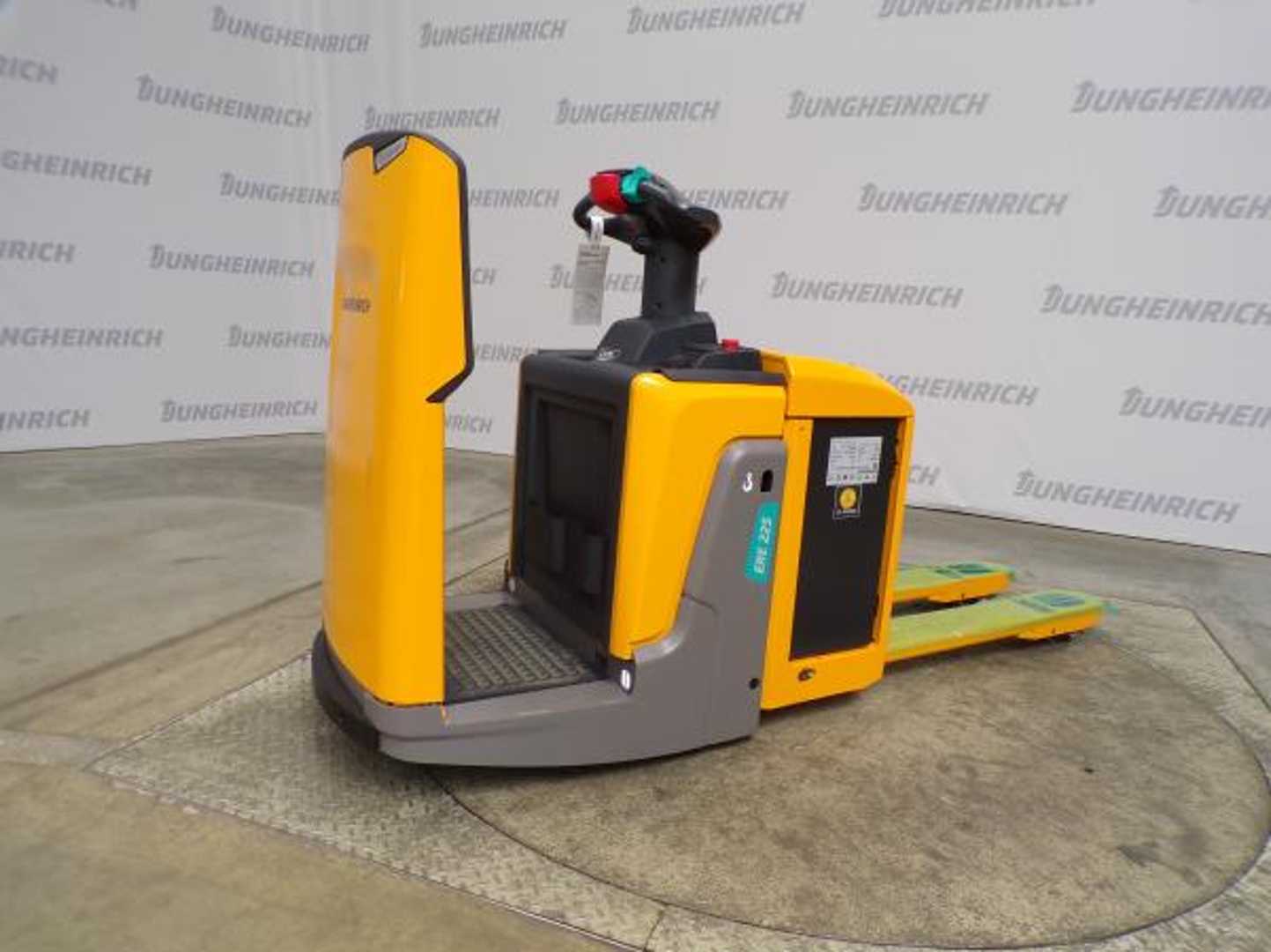 Used Forklift Jungheinrich ERE 225 FP 115-54 Gājēju krautņotāja vadītāja stāvplatforma (vai līdzbraucēja platforma) (Image 1) Used Forklift Jungheinrich ERE 225 FP 115-54 Gājēju krautņotāja vadītāja stāvplatforma (vai līdzbraucēja platforma) (Image 1)