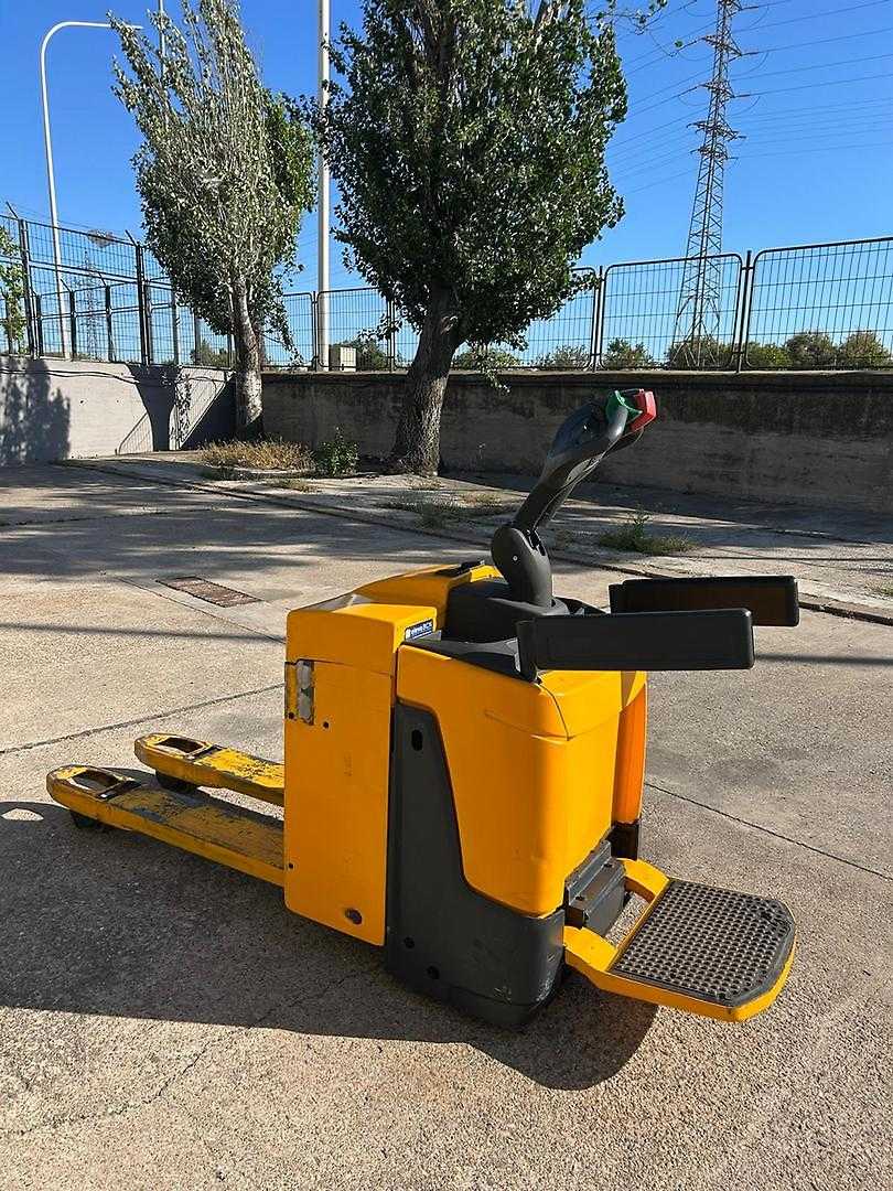 Used Forklift Jungheinrich ERE 120 Gājēju krautņotāja vadītāja stāvplatforma (vai līdzbraucēja platforma) (Image 4) Used Forklift Jungheinrich ERE 120 Gājēju krautņotāja vadītāja stāvplatforma (vai līdzbraucēja platforma) (Image 4)