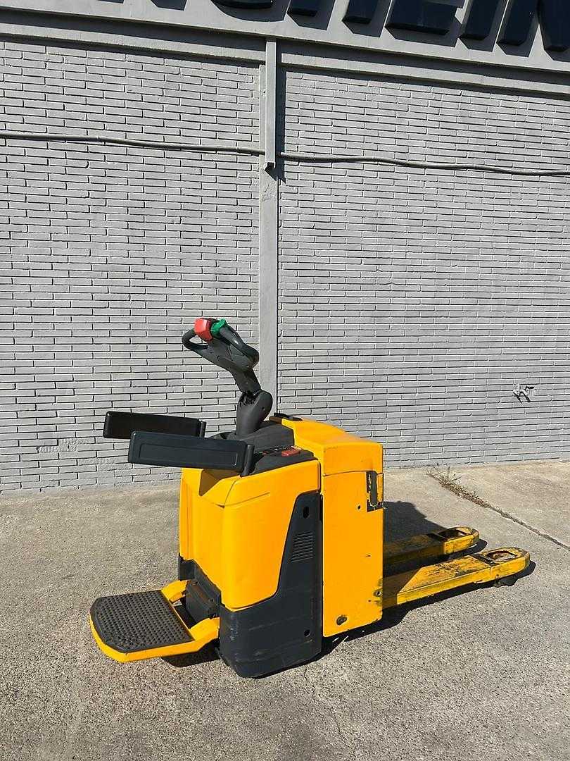 Used Forklift Jungheinrich ERE 120 Gājēju krautņotāja vadītāja stāvplatforma (vai līdzbraucēja platforma) (Image 6) Used Forklift Jungheinrich ERE 120 Gājēju krautņotāja vadītāja stāvplatforma (vai līdzbraucēja platforma) (Image 6)