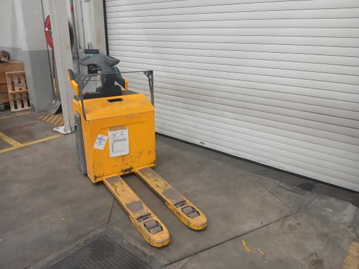 Used Forklift Jungheinrich ERE 225 Li KP 115-54 Gājēju krautņotāja vadītāja stāvplatforma (vai līdzbraucēja platforma) (Image 2) Used Forklift Jungheinrich ERE 225 Li KP 115-54 Gājēju krautņotāja vadītāja stāvplatforma (vai līdzbraucēja platforma) (Image 2)