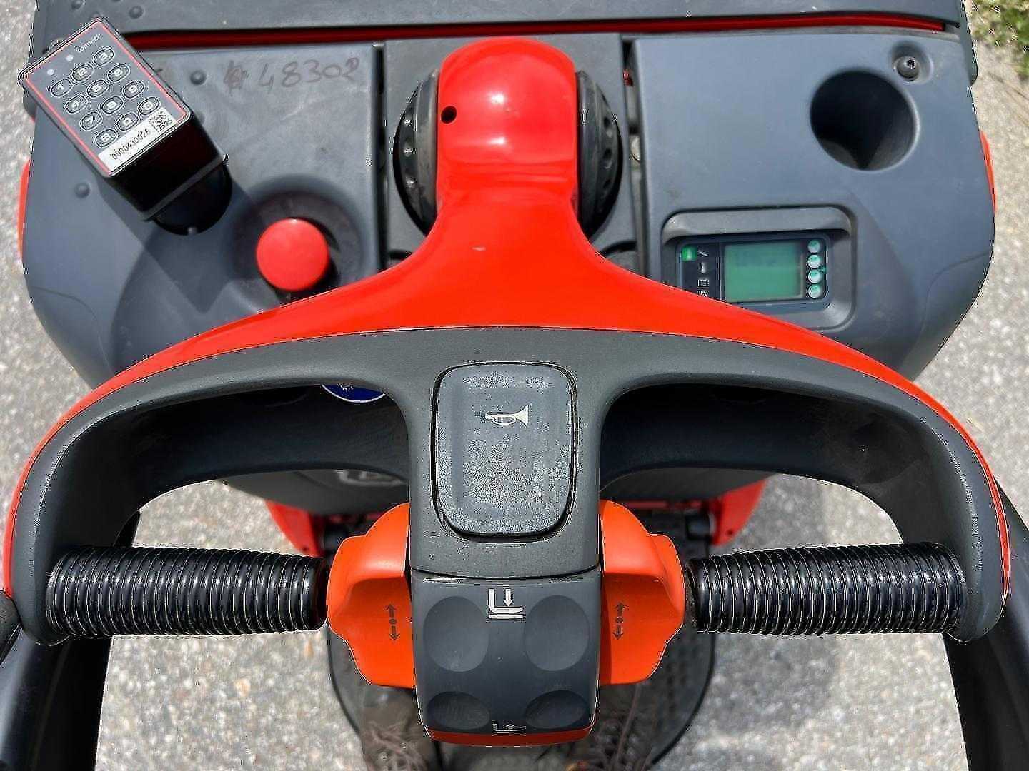 Used Forklift Linde T20AP Gājēju krautņotāja vadītāja stāvplatforma (vai līdzbraucēja platforma) (Image 7) Used Forklift Linde T20AP Gājēju krautņotāja vadītāja stāvplatforma (vai līdzbraucēja platforma) (Image 7)