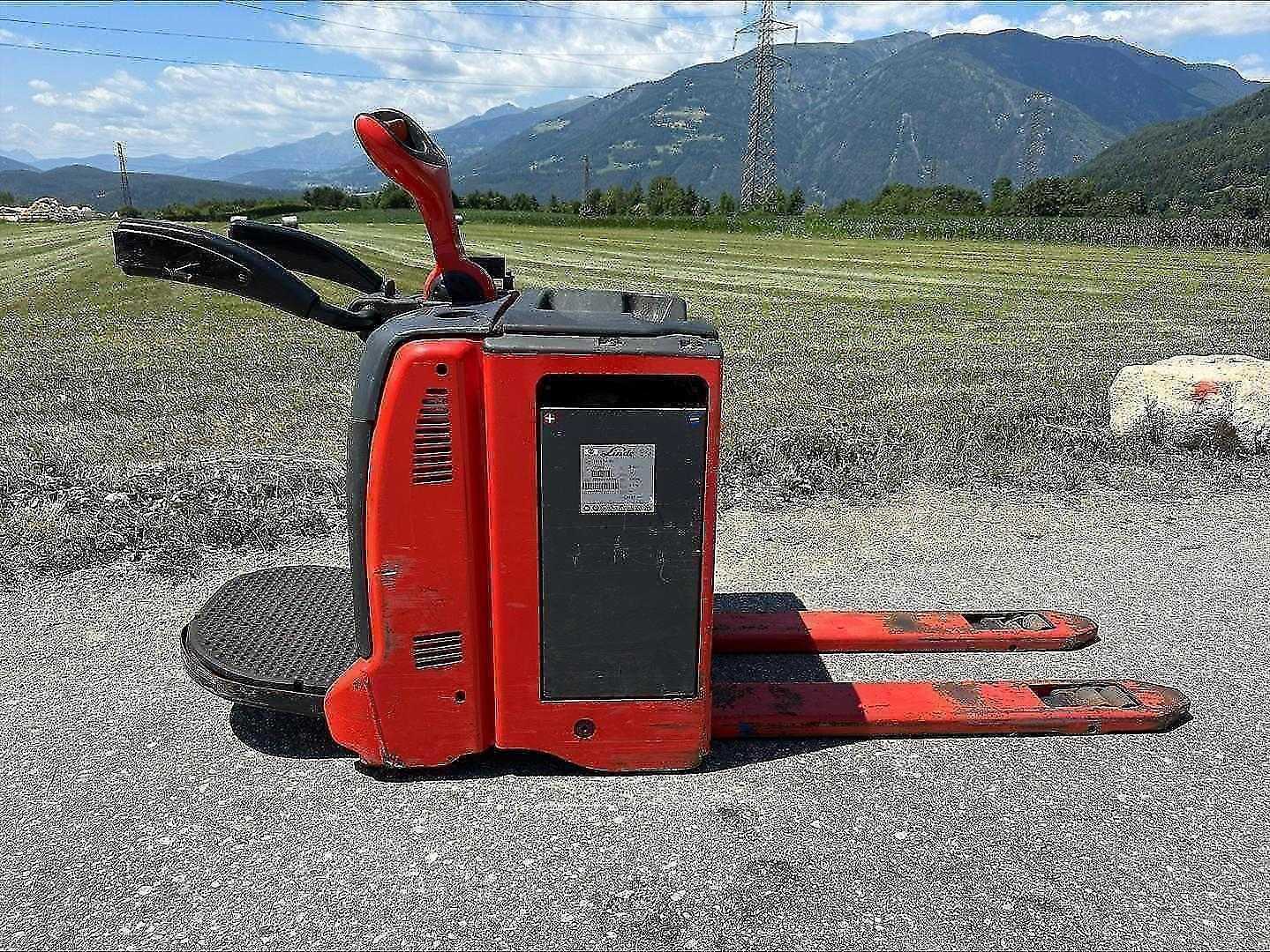 Used Forklift Linde T20AP Gājēju krautņotāja vadītāja stāvplatforma (vai līdzbraucēja platforma) (Image 2) Used Forklift Linde T20AP Gājēju krautņotāja vadītāja stāvplatforma (vai līdzbraucēja platforma) (Image 2)