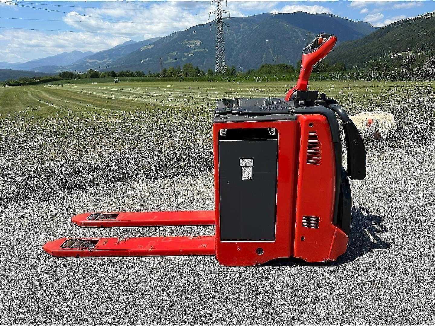 Used Forklift Linde T20AP Gājēju krautņotāja vadītāja stāvplatforma (vai līdzbraucēja platforma) (Image 5) Used Forklift Linde T20AP Gājēju krautņotāja vadītāja stāvplatforma (vai līdzbraucēja platforma) (Image 5)