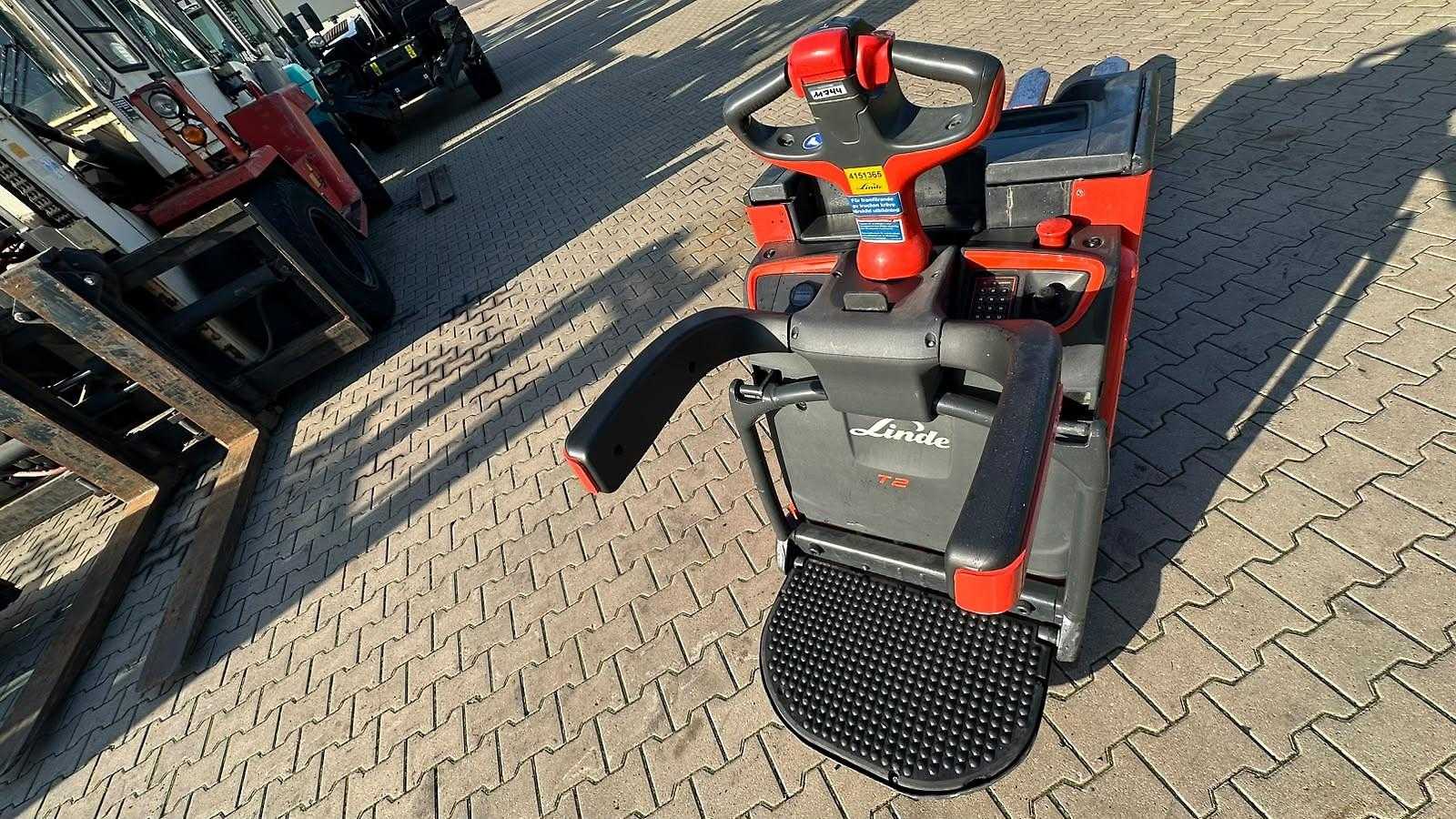 Used Forklift Linde T 20 AP Gājēju krautņotāja vadītāja stāvplatforma (vai līdzbraucēja platforma) (Image 7) Used Forklift Linde T 20 AP Gājēju krautņotāja vadītāja stāvplatforma (vai līdzbraucēja platforma) (Image 7)