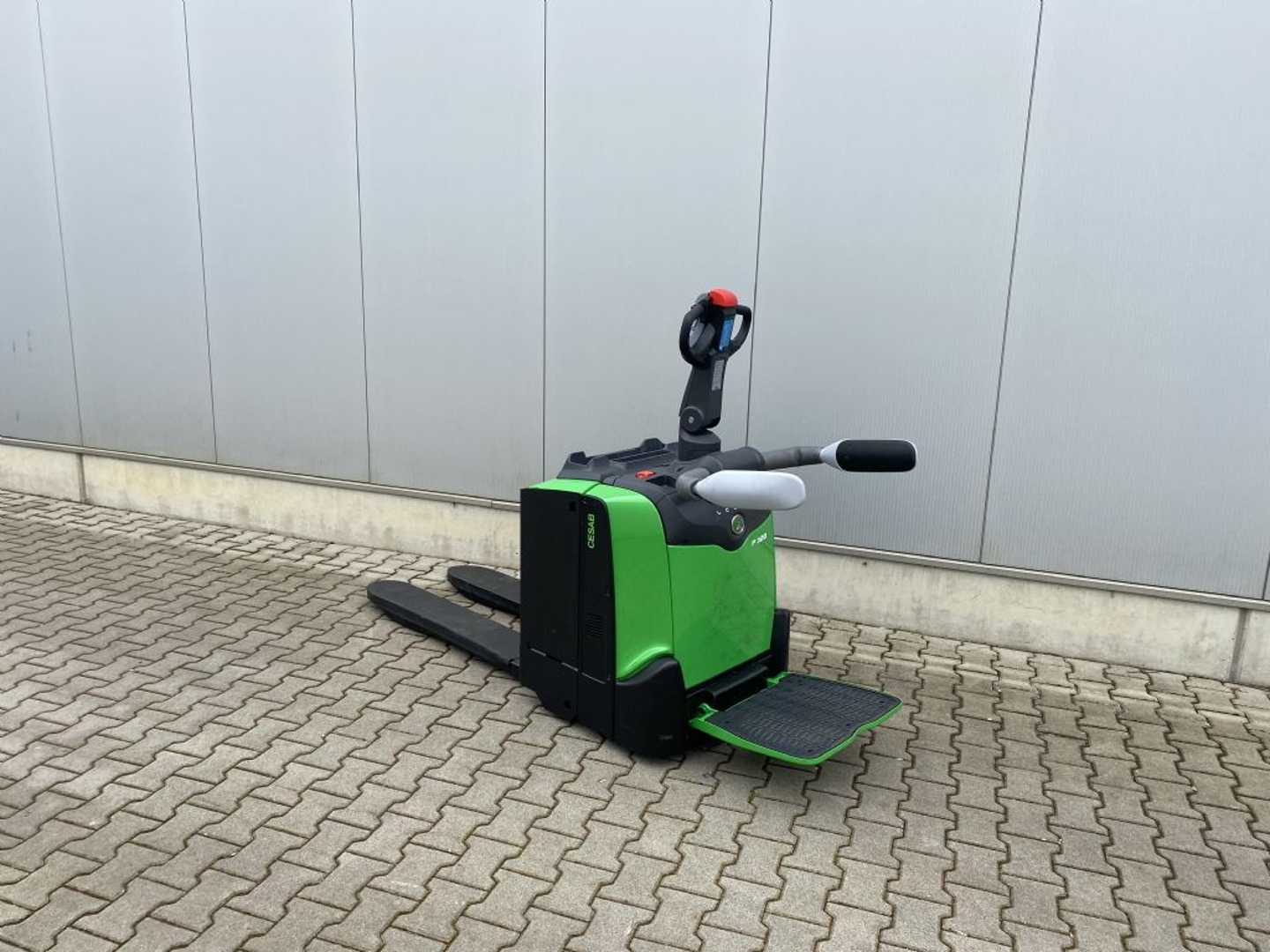 Used Forklift Cesab P320 Gājēju krautņotājs ar dīseli (Image 1)