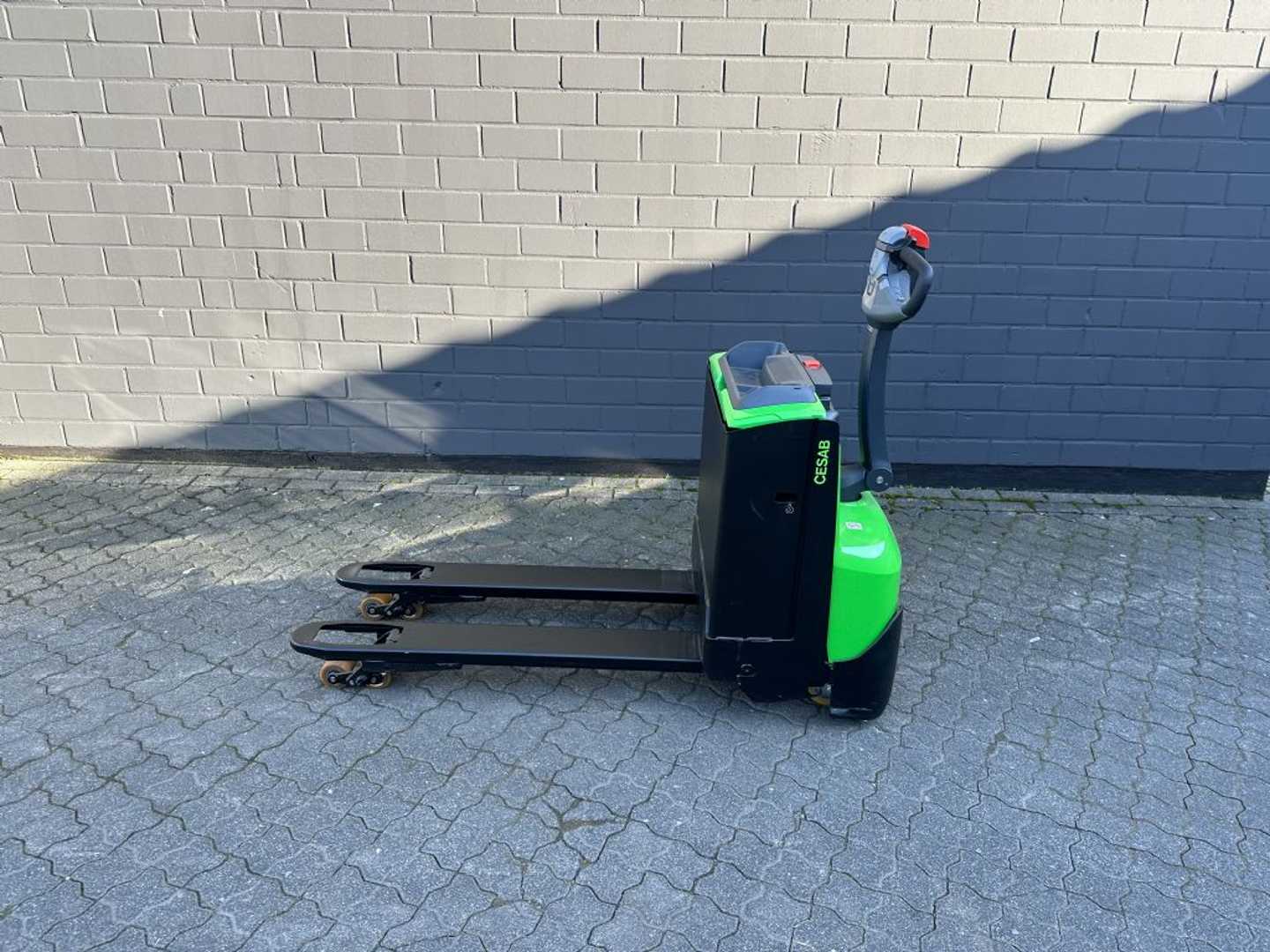 Used Forklift Cesab P216 Gājēju krautņotājs ar dīseli (Image 1) Used Forklift Cesab P216 Gājēju krautņotājs ar dīseli (Image 1)