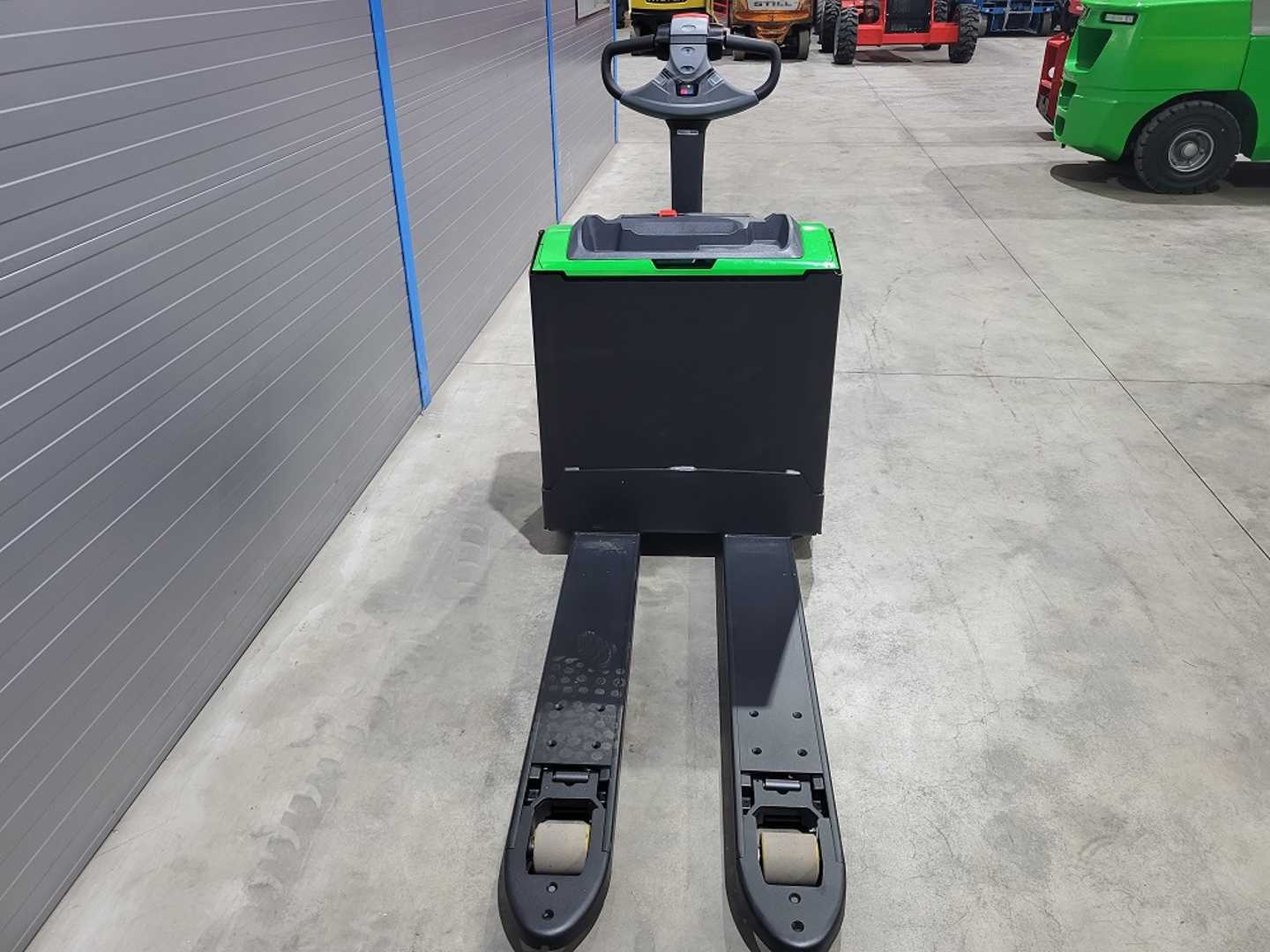 Used Forklift Cesab P218 Gājēju krautņotājs ar dīseli (Image 4) Used Forklift Cesab P218 Gājēju krautņotājs ar dīseli (Image 4)