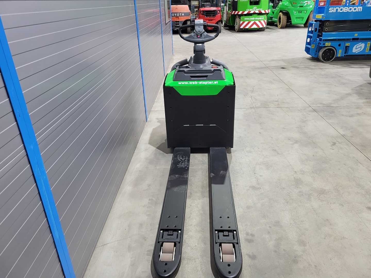 Used Forklift Cesab P320 Gājēju krautņotājs ar dīseli (Image 3) Used Forklift Cesab P320 Gājēju krautņotājs ar dīseli (Image 3)
