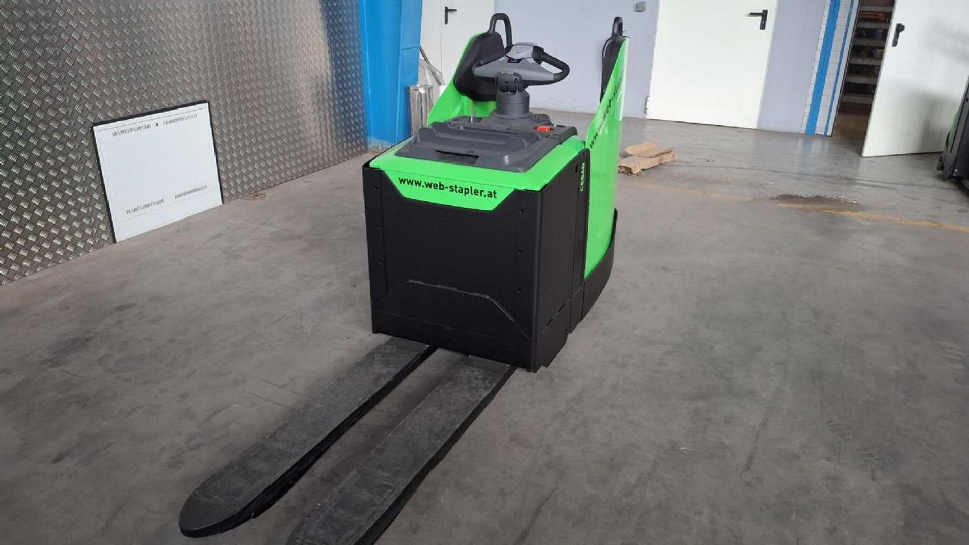 Used Forklift Cesab P320 Gājēju krautņotājs ar dīseli (Image 3) Used Forklift Cesab P320 Gājēju krautņotājs ar dīseli (Image 3)
