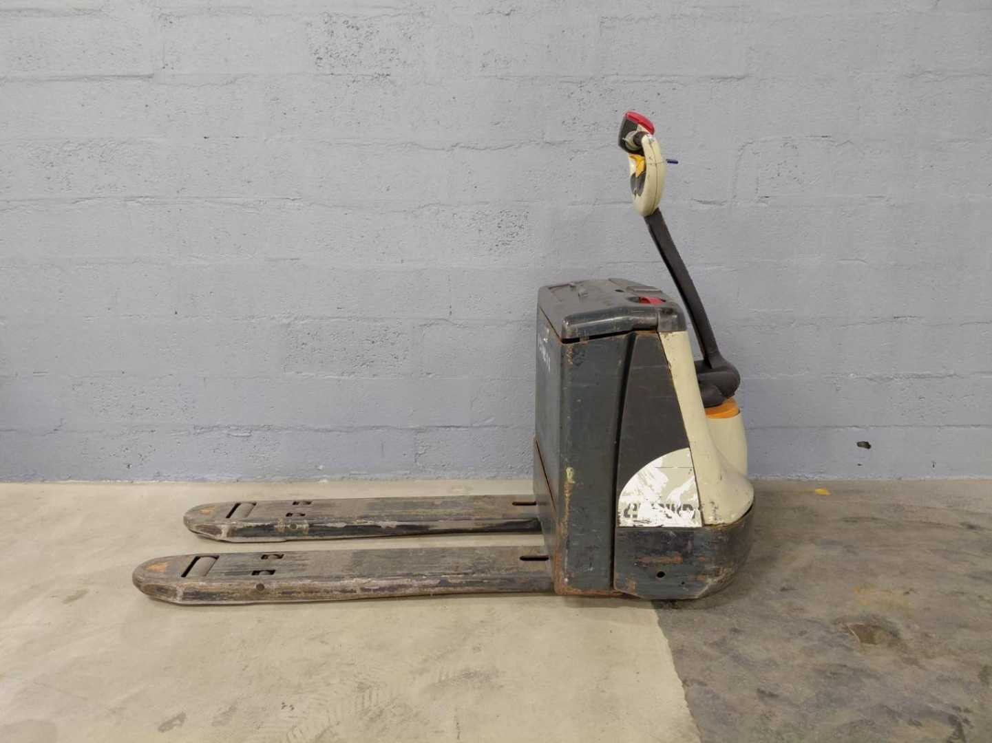 Used Forklift Crown WP3020-2.0 Gājēju krautņotājs ar dīseli (Image 10)