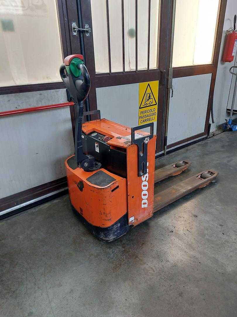 Used Forklift Doosan LEDH20M Gājēju krautņotājs ar dīseli (Image 3) Used Forklift Doosan LEDH20M Gājēju krautņotājs ar dīseli (Image 3)
