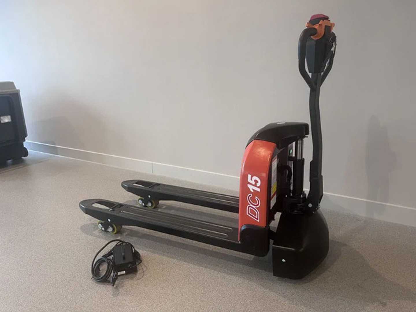 Used Forklift Heli CBD15J-LI3 elektrische palletwagen lithium-ion nieuw Gājēju krautņotājs ar dīseli (Image 3) Used Forklift Heli CBD15J-LI3 elektrische palletwagen lithium-ion nieuw Gājēju krautņotājs ar dīseli (Image 3)
