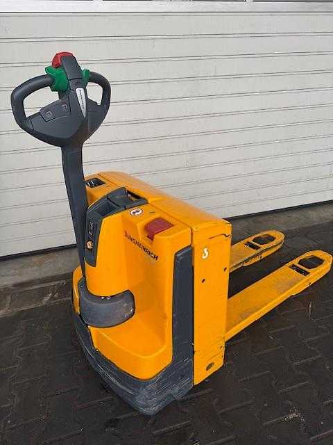 Used Forklift Jungheinrich EJE116 Gājēju krautņotājs ar dīseli (Image 2) Used Forklift Jungheinrich EJE116 Gājēju krautņotājs ar dīseli (Image 2)