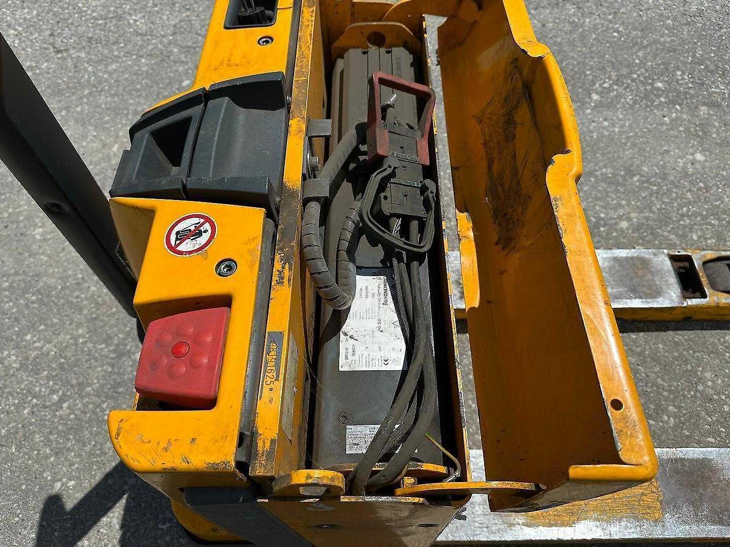 Used Forklift Jungheinrich EJE 118i Gājēju krautņotājs ar dīseli (Image 8) Used Forklift Jungheinrich EJE 118i Gājēju krautņotājs ar dīseli (Image 8)