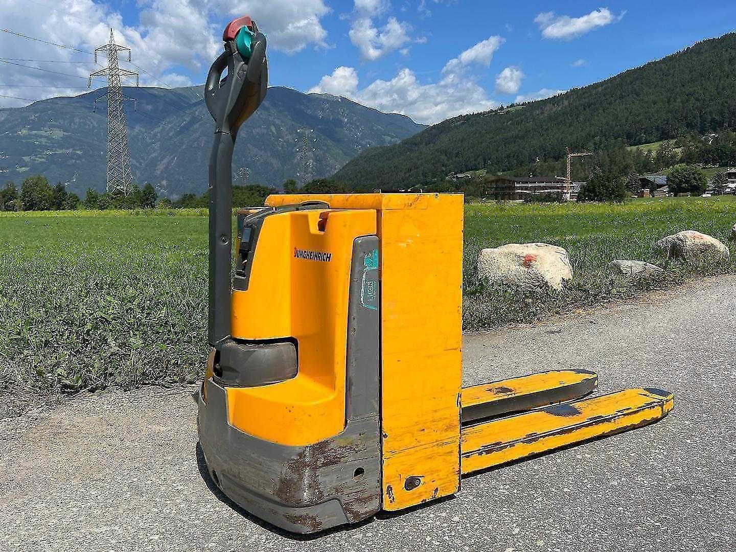 Used Forklift Jungheinrich EJE C20i Gājēju krautņotājs ar dīseli (Image 1) Used Forklift Jungheinrich EJE C20i Gājēju krautņotājs ar dīseli (Image 1)