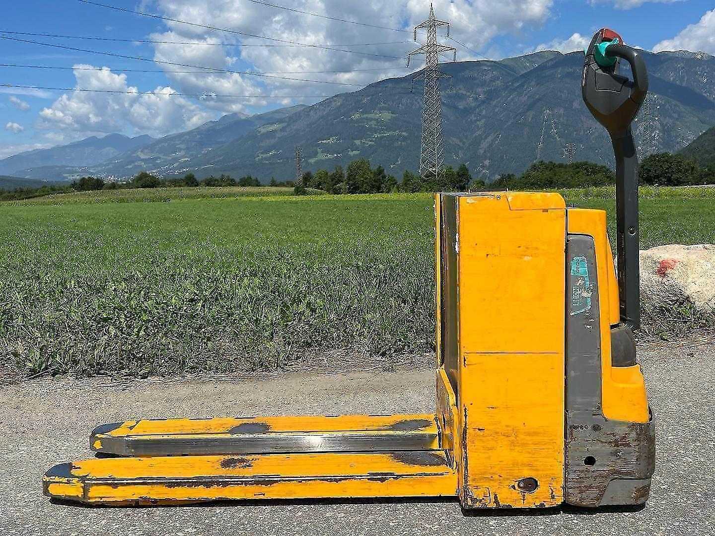 Used Forklift Jungheinrich EJE C20i Gājēju krautņotājs ar dīseli (Image 5) Used Forklift Jungheinrich EJE C20i Gājēju krautņotājs ar dīseli (Image 5)
