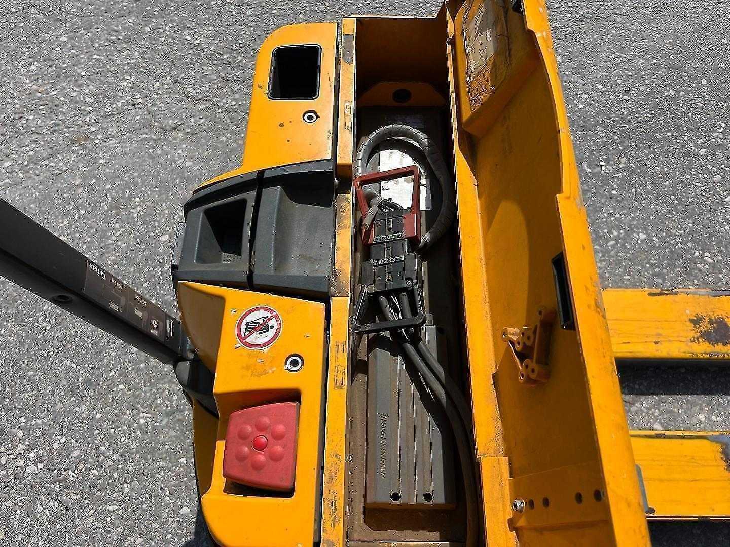 Used Forklift Jungheinrich EJE C20i Gājēju krautņotājs ar dīseli (Image 8) Used Forklift Jungheinrich EJE C20i Gājēju krautņotājs ar dīseli (Image 8)