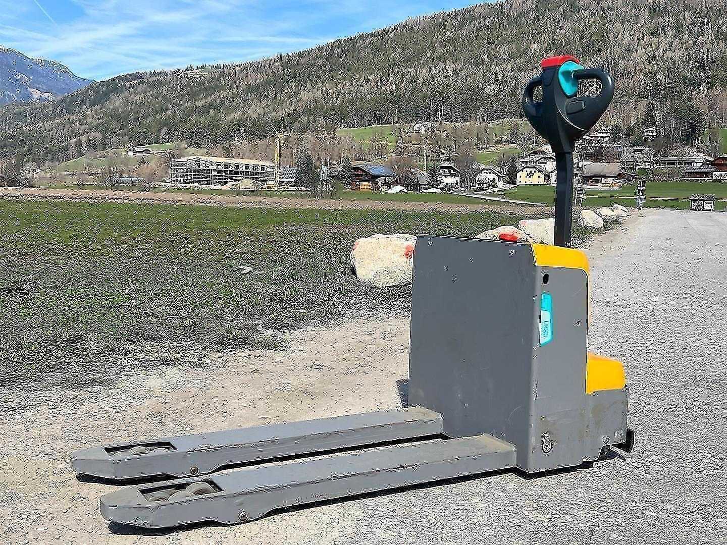 Used Forklift Jungheinrich EJE M15i Gājēju krautņotājs ar dīseli (Image 4) Used Forklift Jungheinrich EJE M15i Gājēju krautņotājs ar dīseli (Image 4)