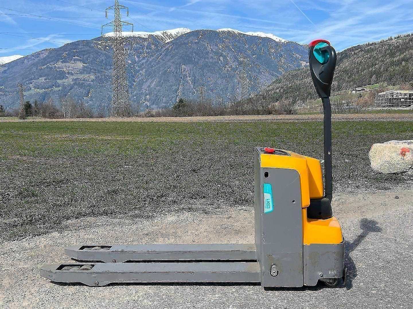 Used Forklift Jungheinrich EJE M15i Gājēju krautņotājs ar dīseli (Image 5) Used Forklift Jungheinrich EJE M15i Gājēju krautņotājs ar dīseli (Image 5)