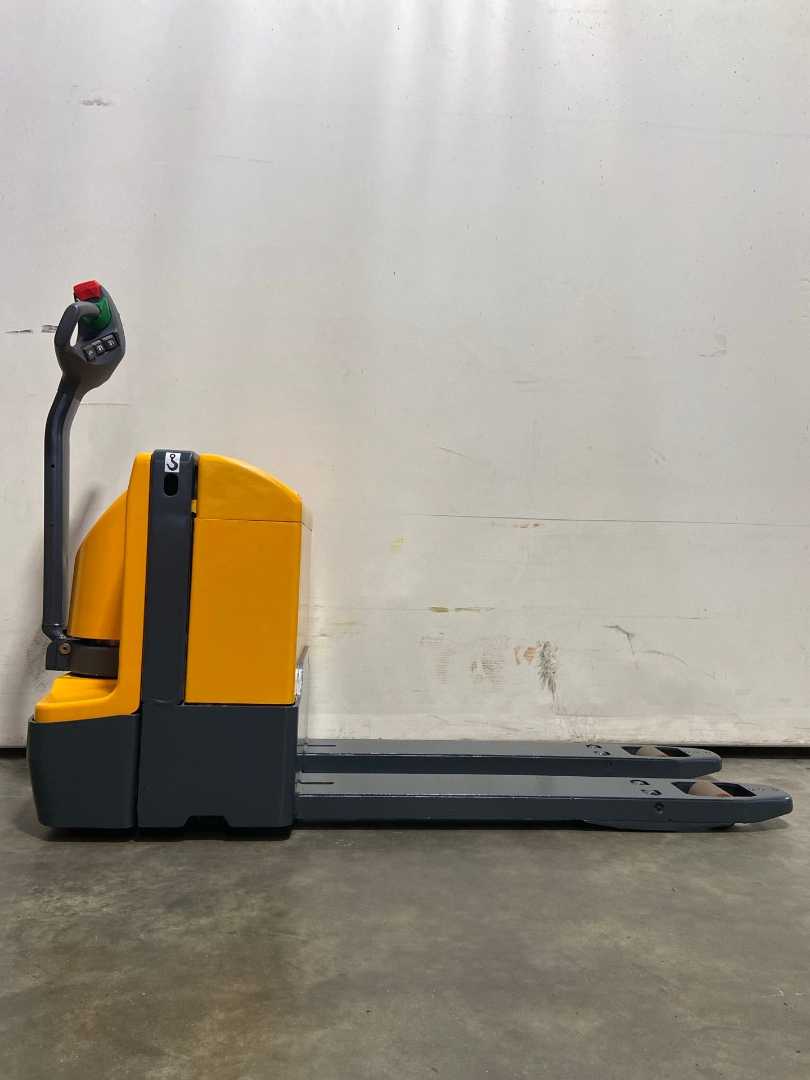 Used Forklift Jungheinrich EJE220 Gājēju krautņotājs ar dīseli (Image 9) Used Forklift Jungheinrich EJE220 Gājēju krautņotājs ar dīseli (Image 9)
