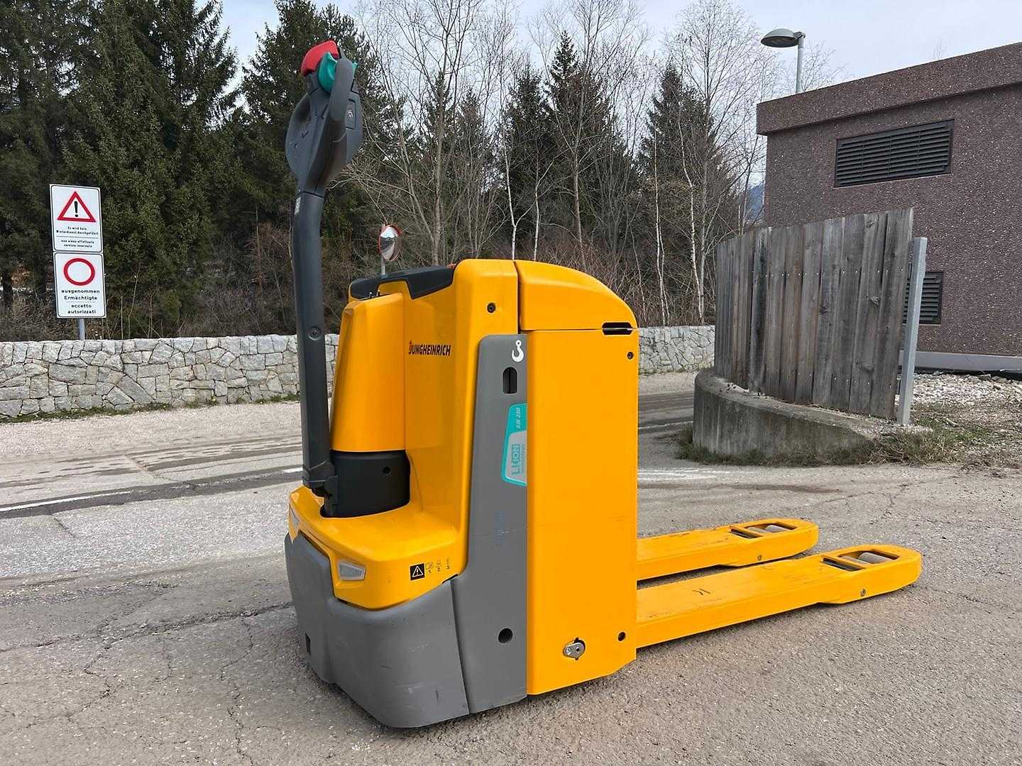 Used Forklift Jungheinrich EJE 230 Gājēju krautņotājs ar dīseli (Image 1) Used Forklift Jungheinrich EJE 230 Gājēju krautņotājs ar dīseli (Image 1)